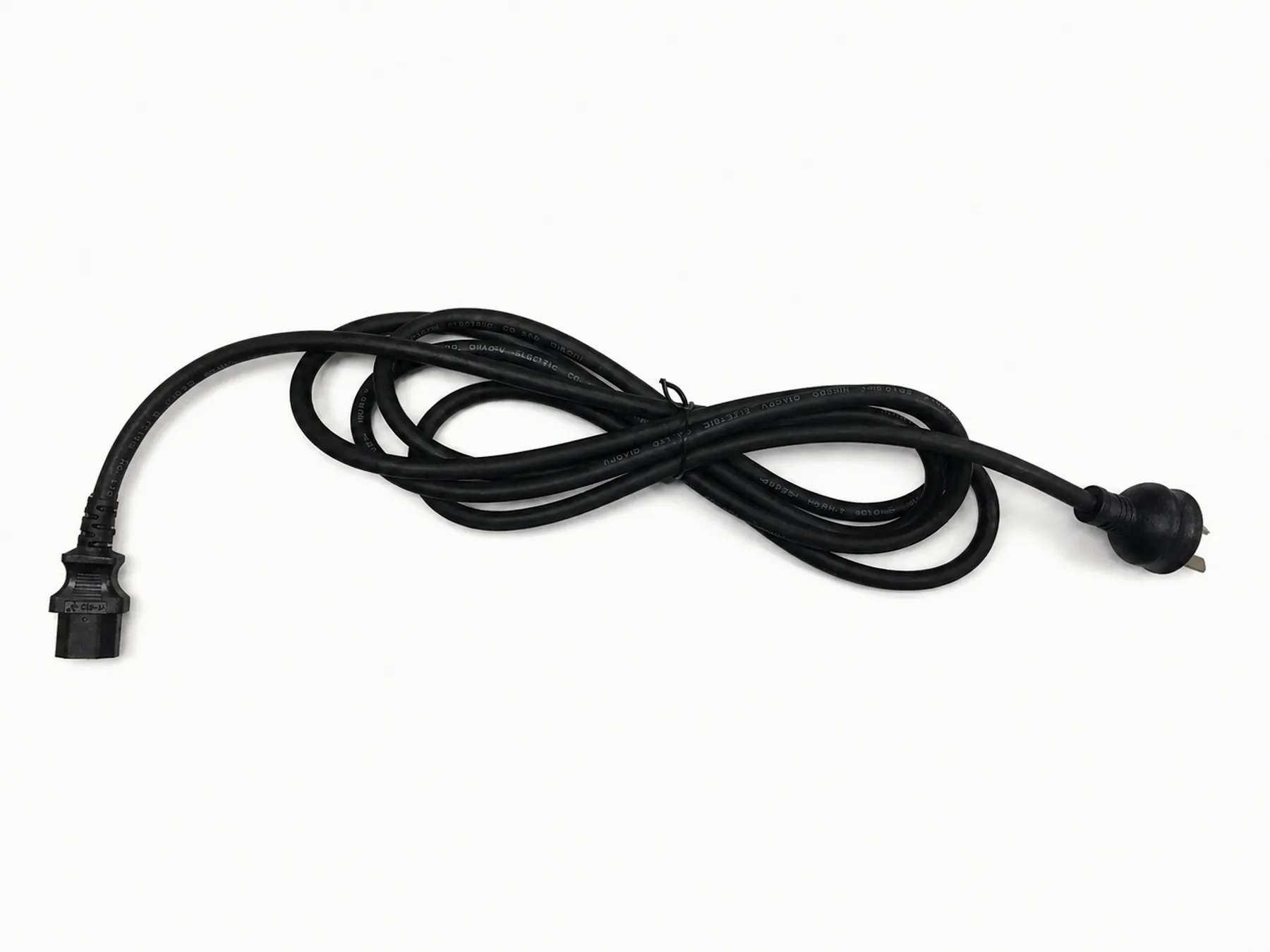 Zwart snoer met Australische stekker en rechte C13-apparatuurconnector.