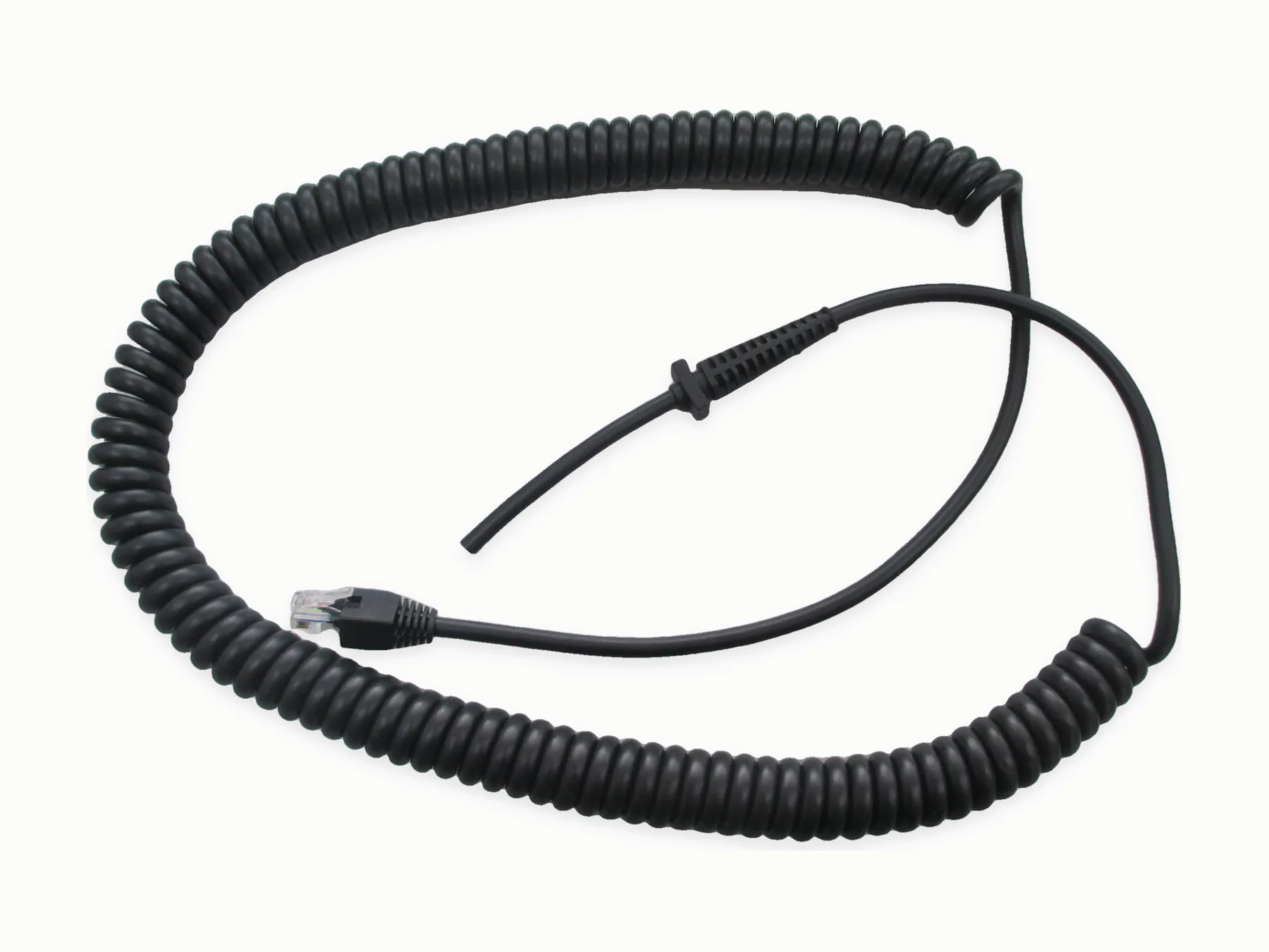 Cable negro con extremo con conector y alivio