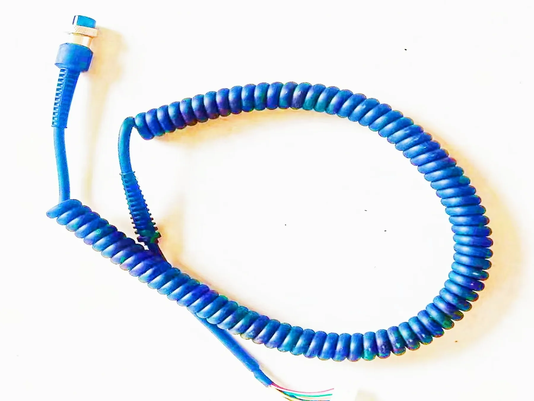 Cavo spiralato personalizzato blu con estremità con connettore e conduttori liberi