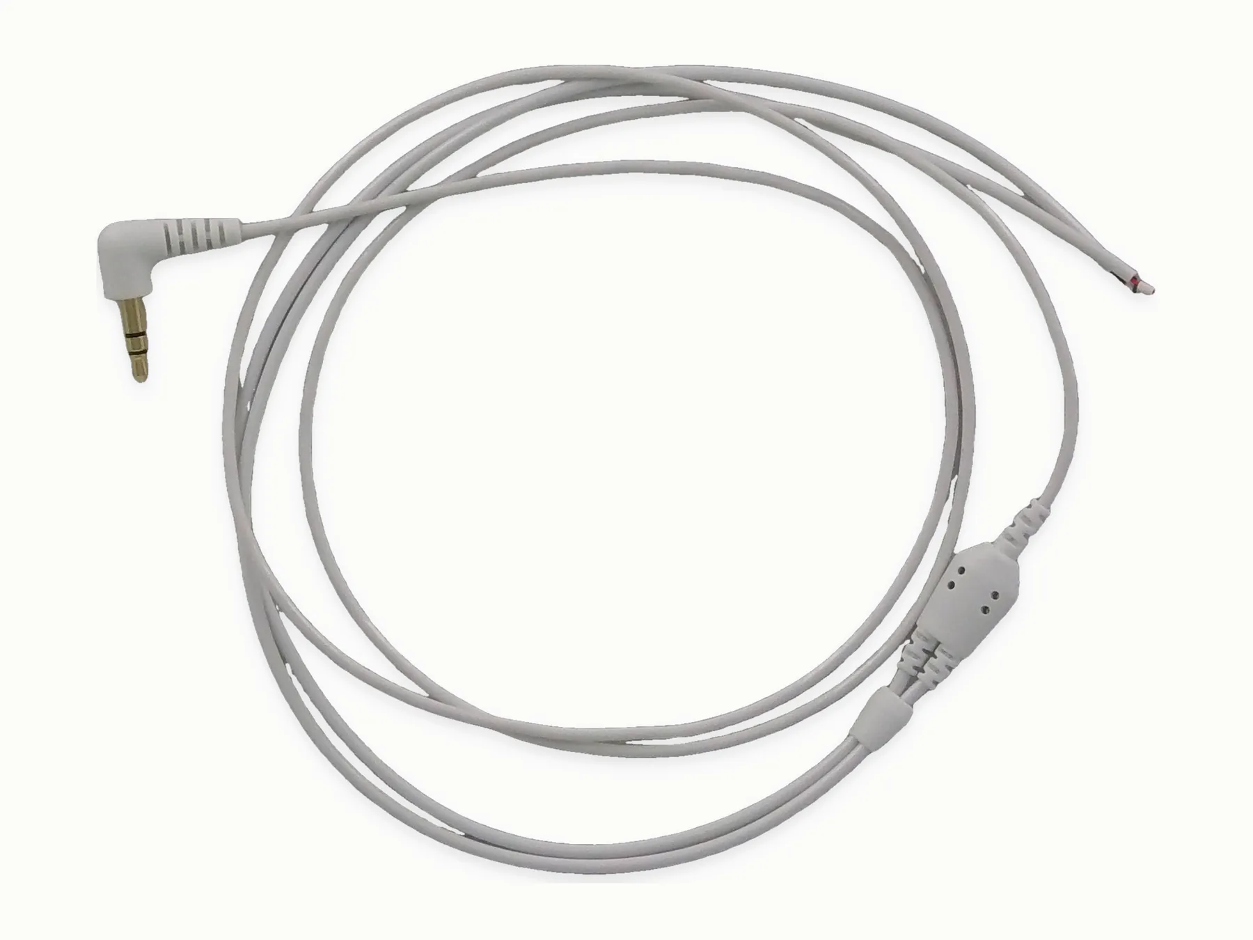Graue Kabelleitung mit abgewinkeltem Audiostecker, umspritztem Abzweig und vorbereiteten Aderenden.