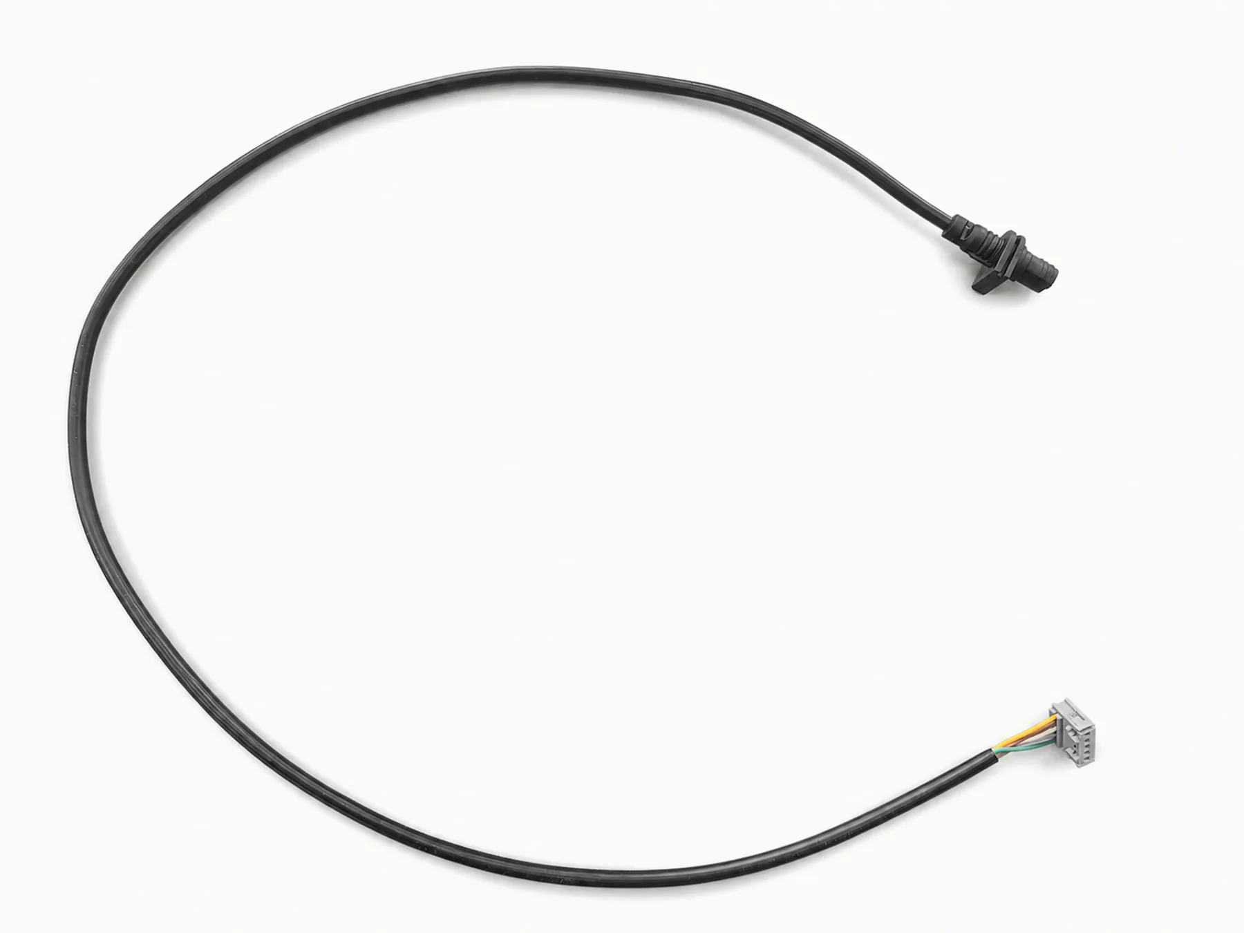 Conjunto largo de cable negro con conectores moldeados y recorrido completo visible.