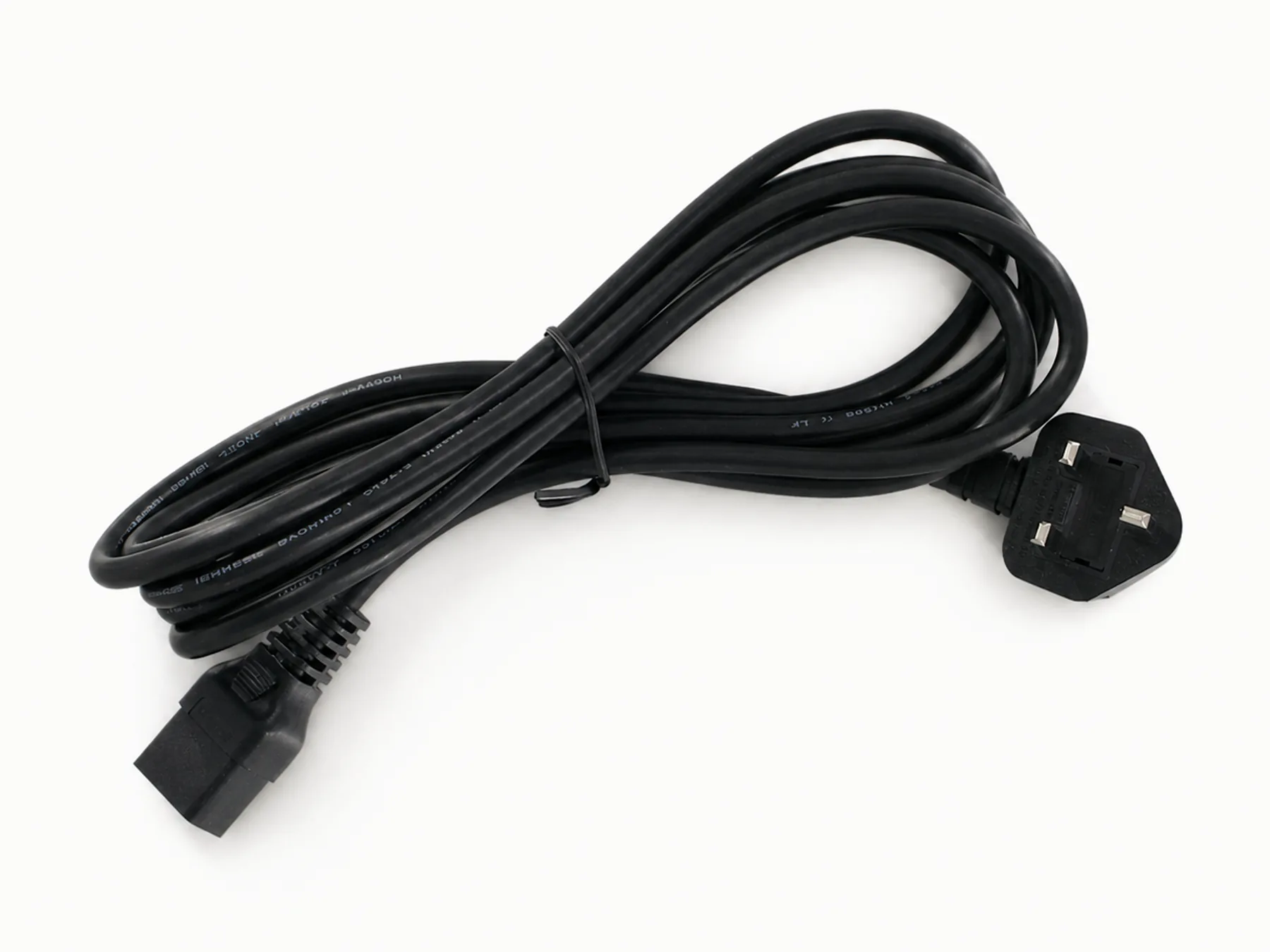 Zwart snoer met Britse stekker en rechte C19-apparatuurconnector.